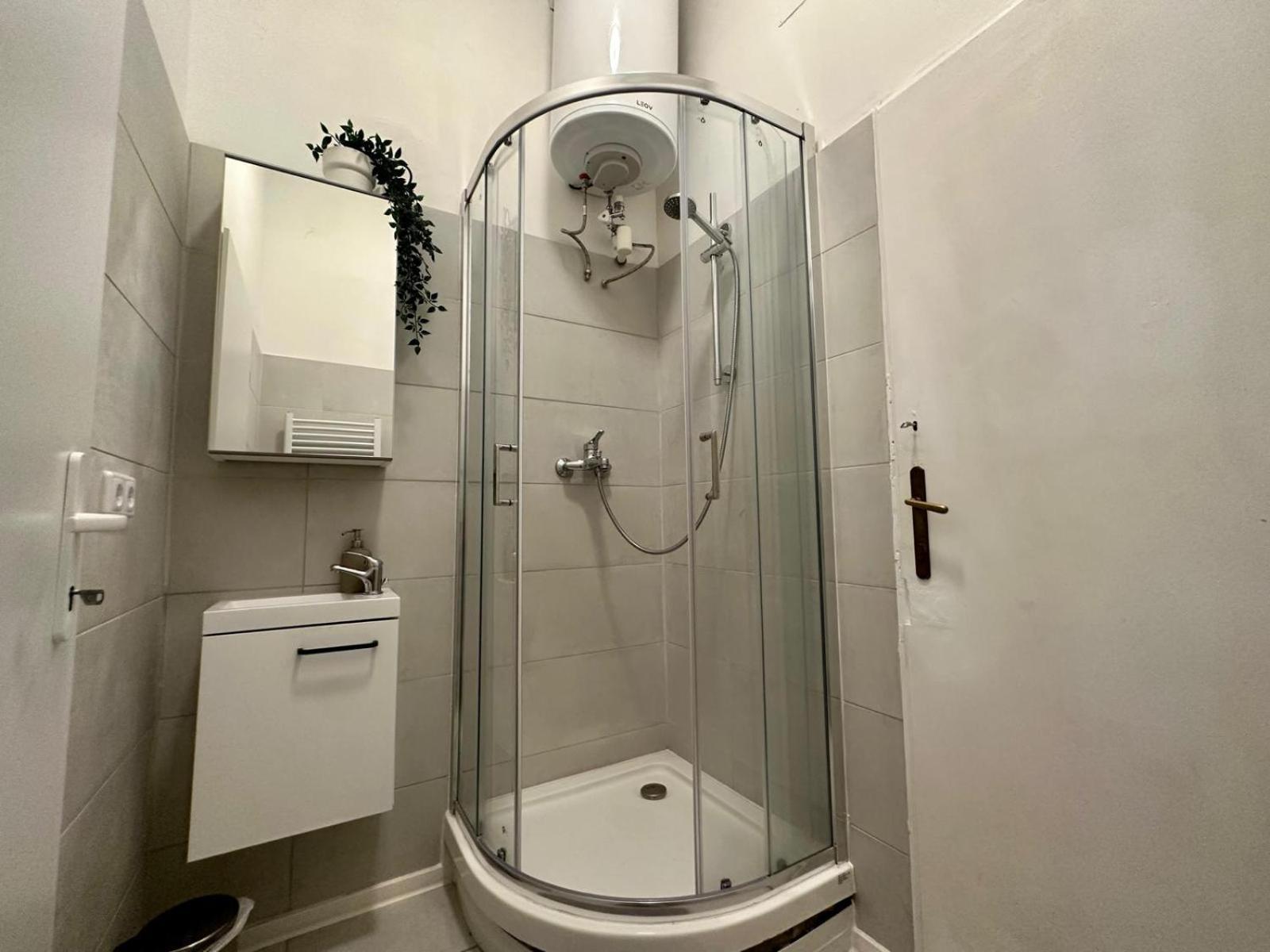 Spacious Apartment, 3 Min To U6 Metro Vienne Extérieur photo
